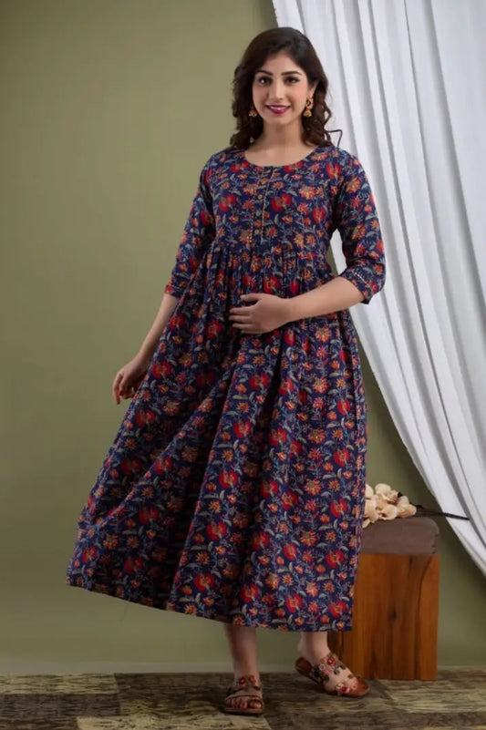 Soft Cotton Maternity Fabric: Cotton Sleeve Length: Three-Quarter Sleeves Pattern: Printed Make a statement with this breathable and comfort cotton fabric maternity wear for pregnancy .This (Navy