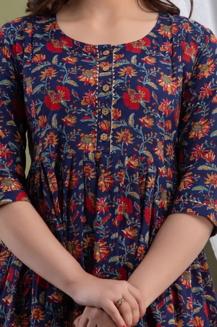Soft Cotton Maternity Fabric: Cotton Sleeve Length: Three-Quarter Sleeves Pattern: Printed Make a statement with this breathable and comfort cotton fabric maternity wear for pregnancy .This (Navy