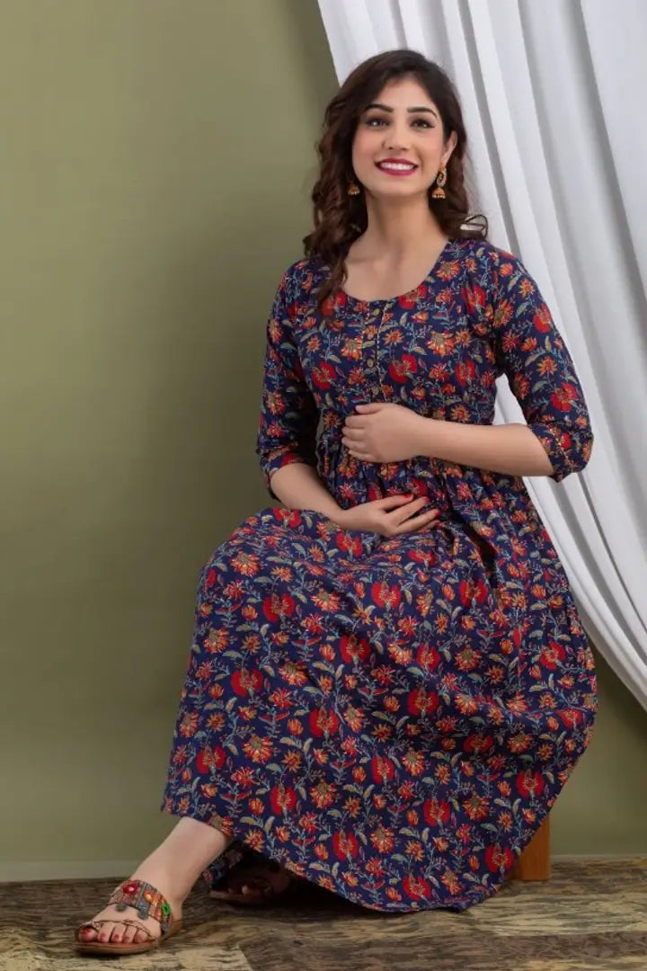 Soft Cotton Maternity Fabric: Cotton Sleeve Length: Three-Quarter Sleeves Pattern: Printed Make a statement with this breathable and comfort cotton fabric maternity wear for pregnancy .This (Navy