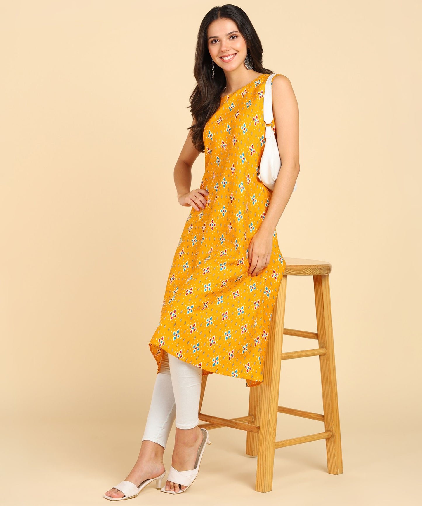 Women's Casual Wear Sleeveless Round Long Kurtis